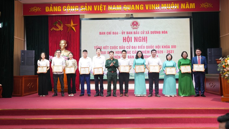 34 tập thể và 213 cá nhân trên địa bàn xã Dương Hoà được khen thưởng công tác bầu cử- Ảnh 20.