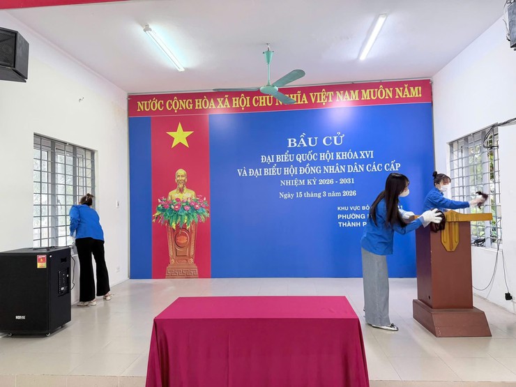 Tuổi trẻ phường Long Biên xung kích: từ hỗ trợ bầu cử đến xây dựng đô thị văn minh- Ảnh 2.