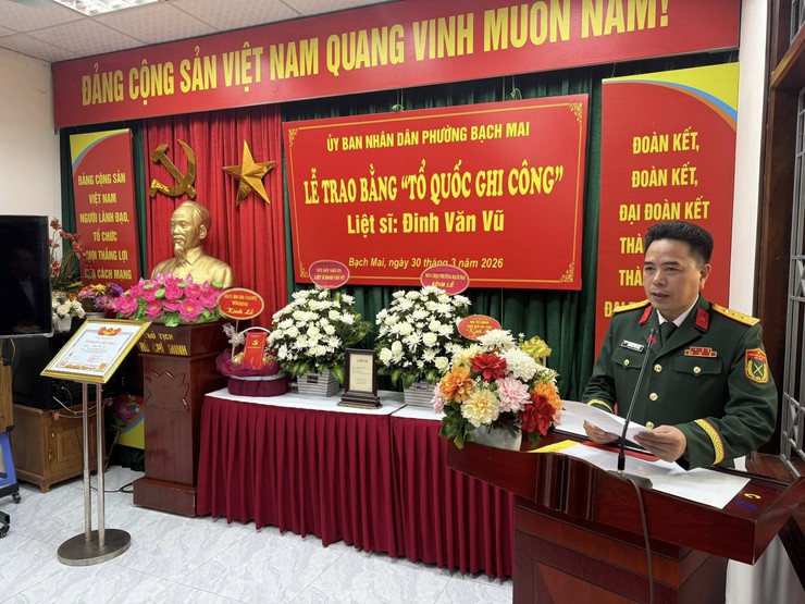 Ban chỉ huy Quân sự phường Bạch Mai long trọng tổ chức Lễ trao Bằng “Tổ quốc ghi công” đối với liệt sĩ Đinh Văn Vũ- Ảnh 3.