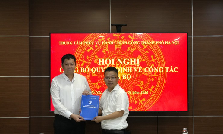 Công bố quyết định bổ nhiệm cán bộ tại Trung tâm Phục vụ hành chính công thành phố Hà Nội- Ảnh 2.