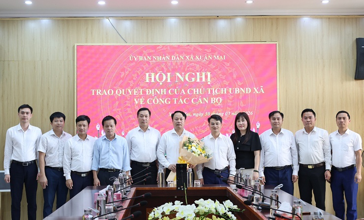 UBND xã Xuân Mai tổ chức trao Quyết định bổ nhiệm chức vụ Giám đốc Trung tâm Dịch vụ tổng hợp xã Xuân Mai - Ảnh 4.