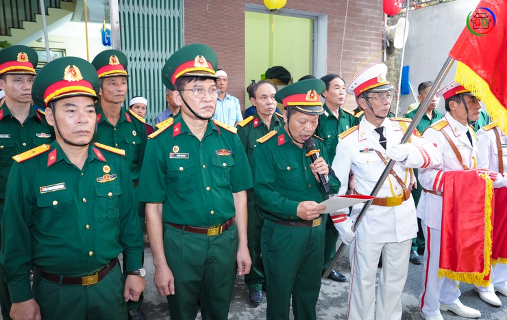 UBND xã Quốc Oai tổ chức Lễ phủ Quân kỳ, công bố Quyết định thành lập Ban Tổ chức Lễ đón nhận, truy điệu và an táng hài cốt Liệt sĩ Nguyễn Duy Lập- Ảnh 4.