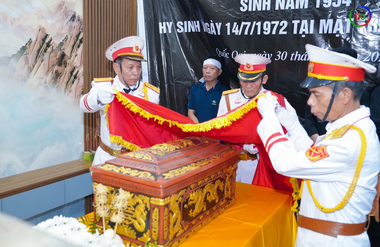 UBND xã Quốc Oai tổ chức Lễ phủ Quân kỳ, công bố Quyết định thành lập Ban Tổ chức Lễ đón nhận, truy điệu và an táng hài cốt Liệt sĩ Nguyễn Duy Lập- Ảnh 5.