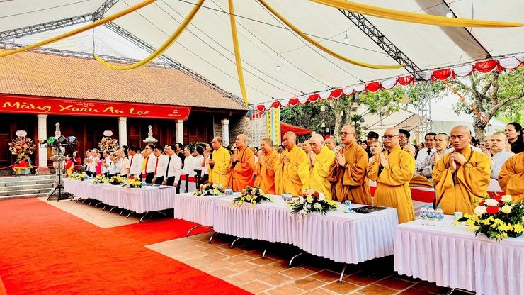 Chùa Vạn Phúc (Chung Linh Tự): Gìn giữ hồn cốt di sản, lan tỏa giá trị tâm linh cộng đồng- Ảnh 2.