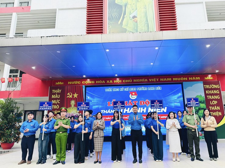 Tuổi trẻ phường Long Biên xung kích: từ hỗ trợ bầu cử đến xây dựng đô thị văn minh- Ảnh 3.