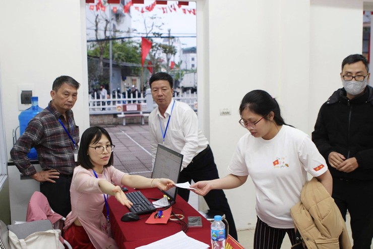 Từ thực tiễn bầu cử rút ra bài học tổ chức hiệu quả tại phường Long Biên- Ảnh 2.