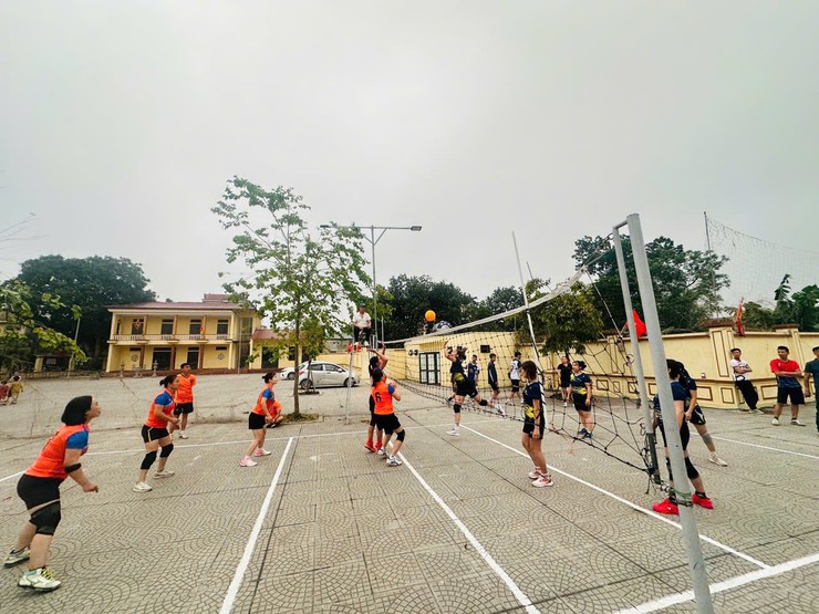 Sôi nổi giải bóng chuyền hơi nam, nữ Thanh niên chào mừng các sự kiện trọng đại tại xã Vật Lại- Ảnh 3.