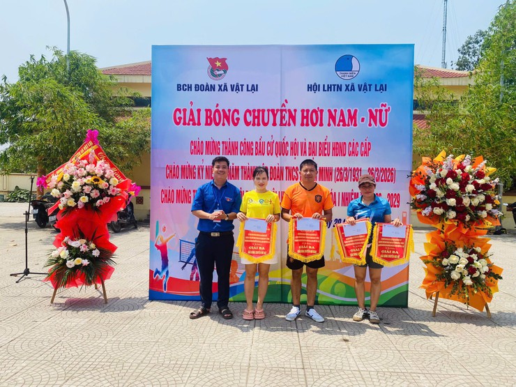 Sôi nổi giải bóng chuyền hơi nam, nữ Thanh niên chào mừng các sự kiện trọng đại tại xã Vật Lại- Ảnh 8.