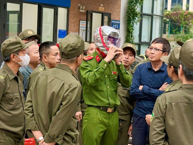 TẬP HUẤN NGHIỆP VỤ PCCC VÀ CNCH CHO LỰC LƯỢNG THAM GIA BẢO VỆ AN NINH, TRẬT TỰ Ở CƠ SỞ TRÊN ĐỊA BÀN PHƯỜNG LÁNG- Ảnh 1.