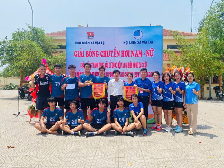 Sôi nổi giải bóng chuyền hơi nam, nữ Thanh niên chào mừng các sự kiện trọng đại tại xã Vật Lại- Ảnh 6.