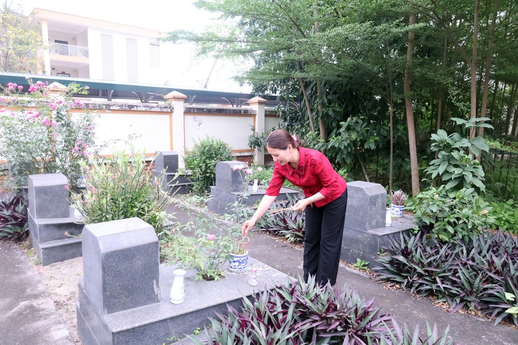 Đoàn thanh niên xã Hòa Phú: Tổ chức viếng Nghĩa trang Liệt sĩ nhân dịp hướng tới Đại hội đại biểu Hội Liên hiệp Thanh niên Việt Nam- Ảnh 5.