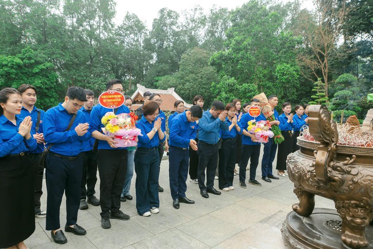 Hành trình về địa chỉ đỏ K9 – Đá Chông: Lan tỏa yêu thương, chung tay xây dựng nhà đại đoàn kết.- Ảnh 1.