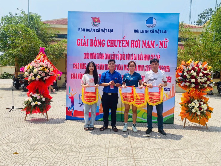 Sôi nổi giải bóng chuyền hơi nam, nữ Thanh niên chào mừng các sự kiện trọng đại tại xã Vật Lại- Ảnh 9.