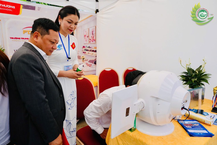 Ngày hội tư vấn hướng nghiệp năm 2026 tại Trường Trung cấp Ngoại thương- Ảnh 5.