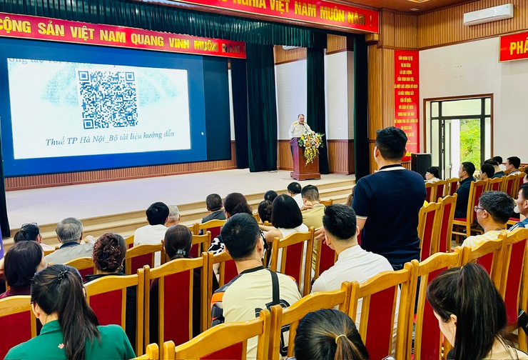 Tổ chức hội nghị hướng dẫn, hỗ trợ hộ kinh doanh thực hiện chính sách thuế tại xã Đông Anh- Ảnh 3.