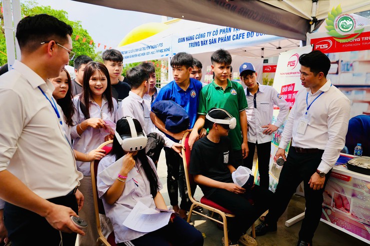 Ngày hội tư vấn hướng nghiệp năm 2026 tại Trường Trung cấp Ngoại thương- Ảnh 6.