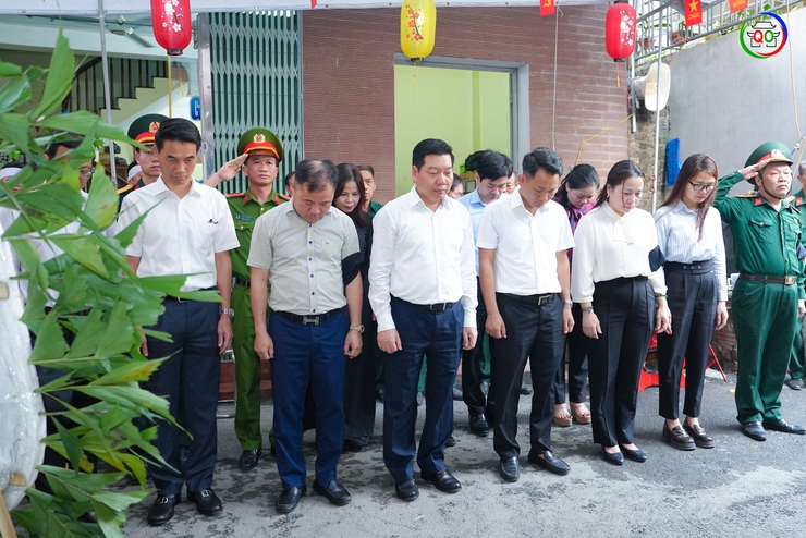 UBND xã Quốc Oai tổ chức Lễ phủ Quân kỳ, công bố Quyết định thành lập Ban Tổ chức Lễ đón nhận, truy điệu và an táng hài cốt Liệt sĩ Nguyễn Duy Lập- Ảnh 9.