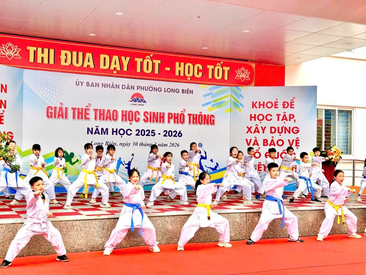 Khai mạc Giải Thể thao học sinh phổ thông phường Long Biên năm học 2025 - 2026- Ảnh 1.