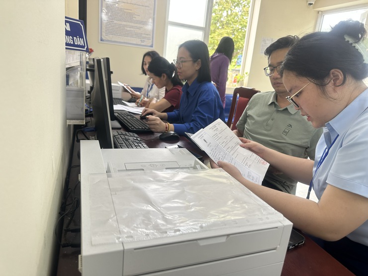 Đến phường làm thủ tục hành chính: Ghi nhận những trải nghiệm tích cực từ sự đổi mới và tận tâm- Ảnh 2.