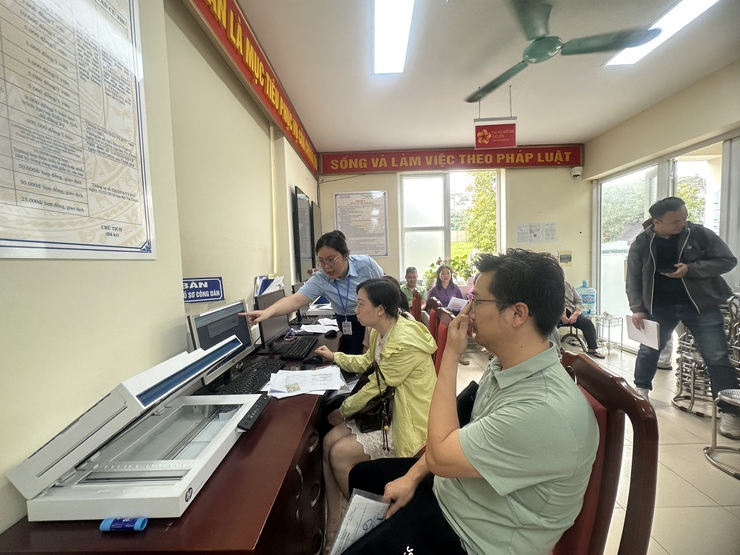 Đến phường làm thủ tục hành chính: Ghi nhận những trải nghiệm tích cực từ sự đổi mới và tận tâm- Ảnh 1.