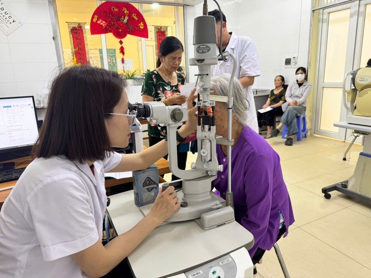 Cảnh báo không nên chủ quan với u nhú biểu mô vảy vùng mắt- Ảnh 2.