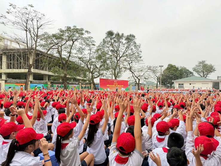 Rực rỡ Ngày hội “Thiếu nhi vui khỏe – Tiến bước lên Đoàn” – Bản hòa ca sức trẻ của cô và trò trường Tiểu học Cổ Nhuế 2B- Ảnh 14.