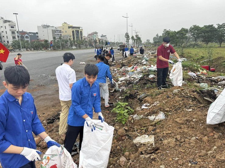 Hành trình xanh của tuổi trẻ Hoài Đức: Chủ nhật không rác thải- Ảnh 1.
