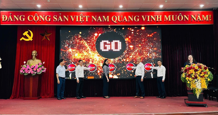 Phát động thực hiện “Bộ tiêu chí về môi trường văn hóa trong lễ hội truyền thống” và Ra mắt trang thông tin điện tử di tích lịch sử trên địa bàn phường- Ảnh 3.