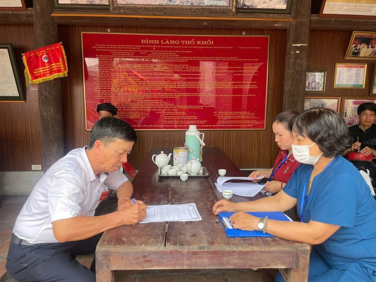 Trạm Y tế phường Long Biên chủ động triển khai công tác đảm bảo y tế, an toàn thực phẩm và phòng chống dịch bệnh tại các lễ hội truyền thống trên địa bàn phường- Ảnh 3.