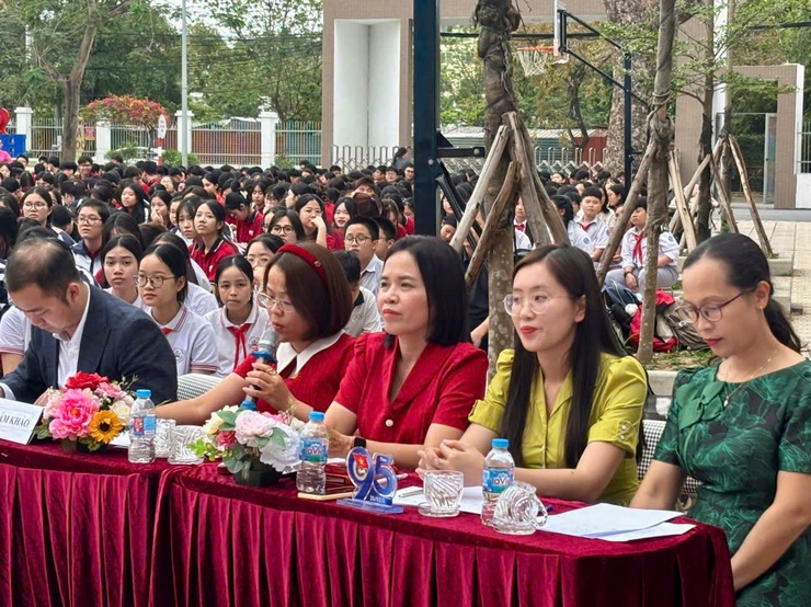 SÔI NỔI, HẤP DẪN VÒNG CHUNG KẾT CUỘC THI TIẾNG ANH “GLOBAL CITIZENS’ TALK” LẦN THỨ I NĂM 2026 THÀNH CÔNG RỰC RỠ- Ảnh 8.
