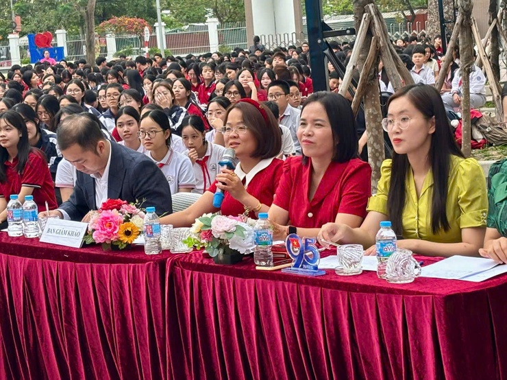 SÔI NỔI, HẤP DẪN VÒNG CHUNG KẾT CUỘC THI TIẾNG ANH “GLOBAL CITIZENS’ TALK” LẦN THỨ I NĂM 2026 THÀNH CÔNG RỰC RỠ- Ảnh 9.