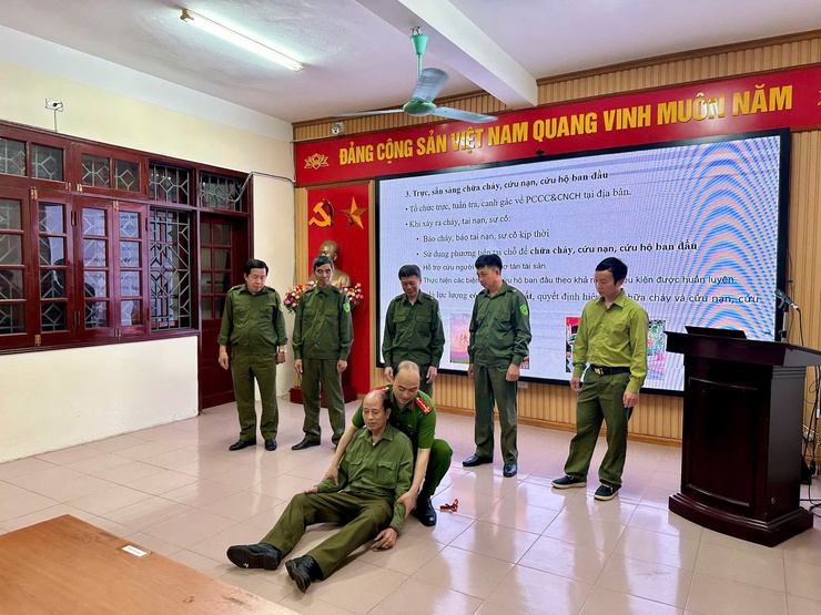 Tập huấn nghiệp vụ PCCC và cứu nạn cứu hộ tại xã Thanh Trì- Ảnh 4.