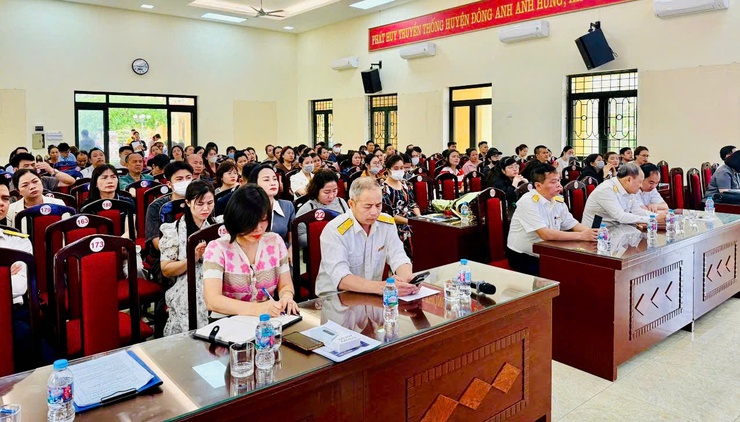 Thuế cơ sở 10 tổ chức hội nghị đồng hành, hỗ trợ hộ kinh doanh thực hiện chính sách thuế tại xã Thiên Lộc- Ảnh 2.