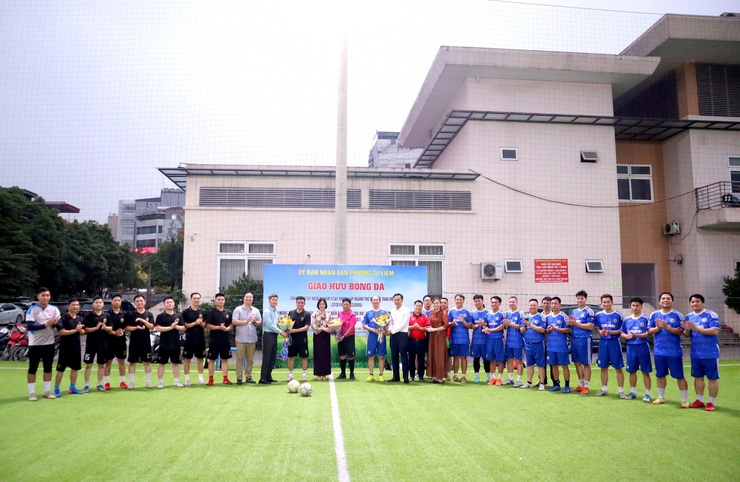 Phường Từ Liêm tổ chức giao lưu bóng đá chào mừng thành công bầu cử và kỷ niệm 80 năm ngày thành lập ngành Thể dục, thể thao Việt Nam- Ảnh 2.