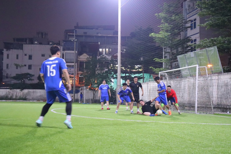 Phường Từ Liêm tổ chức giao lưu bóng đá chào mừng thành công bầu cử và kỷ niệm 80 năm ngày thành lập ngành Thể dục, thể thao Việt Nam- Ảnh 5.