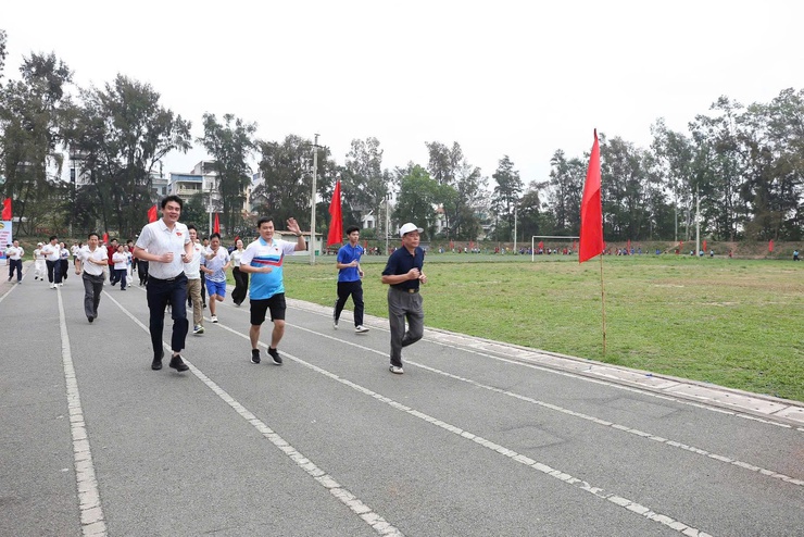 SÓC SƠN TỔ CHỨC NGÀY CHẠY OLYMPIC VÌ SỨC KHOẺ TOÀN DÂN NĂM 2026 VÀ PHÁT ĐỘNG GIẢI CHẠY BÁO HÀ NỘI MỚI MỞ RỘNG LẦN THỨ 51, CHÀO MỪNG 80 NĂM NGÀY TRUYỀN THỐNG THỂ DỤC THỂ THAO VIỆT NAM- Ảnh 7.