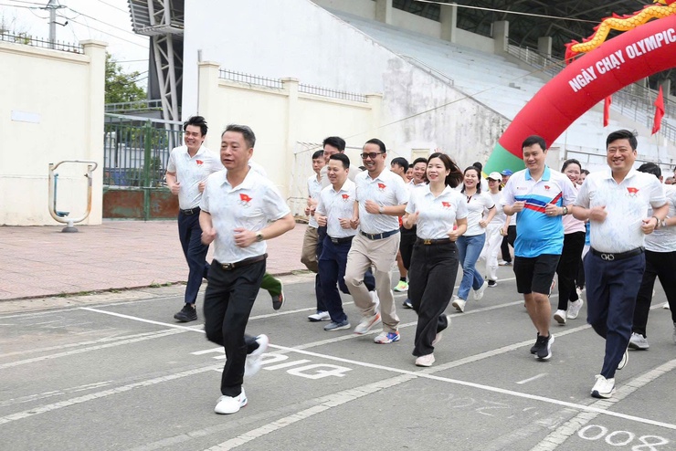 SÓC SƠN TỔ CHỨC NGÀY CHẠY OLYMPIC VÌ SỨC KHOẺ TOÀN DÂN NĂM 2026 VÀ PHÁT ĐỘNG GIẢI CHẠY BÁO HÀ NỘI MỚI MỞ RỘNG LẦN THỨ 51, CHÀO MỪNG 80 NĂM NGÀY TRUYỀN THỐNG THỂ DỤC THỂ THAO VIỆT NAM- Ảnh 4.