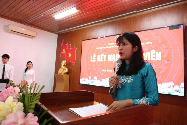 CHI BỘ TRƯỜNG THPT SÓC SƠN KẾT NẠP 3 ĐẢNG VIÊN LÀ HỌC SINH ƯU TÚ- Ảnh 8.