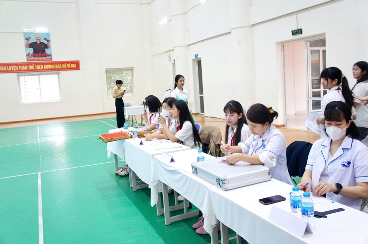 Phường Phú Thượng tổ chức chương trình “Khám mắt học đường 2026” hưởng ứng ngày sức khỏe toàn dân (07/4) – chủ động phòng bệnh, chăm sóc sức khỏe học sinh toàn diện- Ảnh 12.