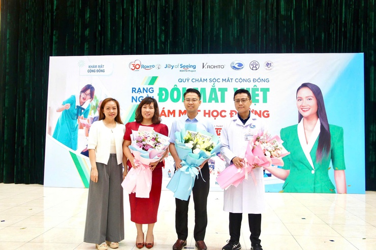 Phường Phú Thượng tổ chức chương trình “Khám mắt học đường 2026” hưởng ứng ngày sức khỏe toàn dân (07/4) – chủ động phòng bệnh, chăm sóc sức khỏe học sinh toàn diện- Ảnh 10.