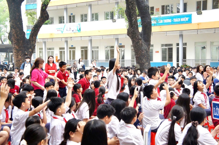 Phường Phú Thượng tổ chức chương trình “Khám mắt học đường 2026” hưởng ứng ngày sức khỏe toàn dân (07/4) – chủ động phòng bệnh, chăm sóc sức khỏe học sinh toàn diện- Ảnh 6.