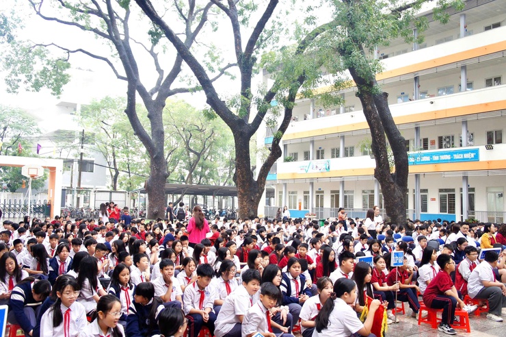 Phường Phú Thượng tổ chức chương trình “Khám mắt học đường 2026” hưởng ứng ngày sức khỏe toàn dân (07/4) – chủ động phòng bệnh, chăm sóc sức khỏe học sinh toàn diện- Ảnh 2.