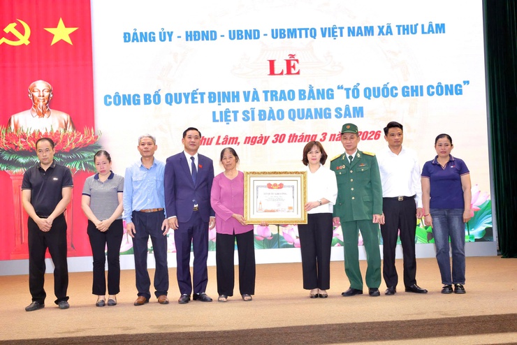 XÃ THƯ LÂM TỔ CHỨC LỄ CÔNG BỐ QUYẾT ĐỊNH VÀ TRAO BẰNG “TỔ QUỐC GHI CÔNG” ĐỐI VỚI LIỆT SĨ ĐÀO QUANG SÂM- Ảnh 7.