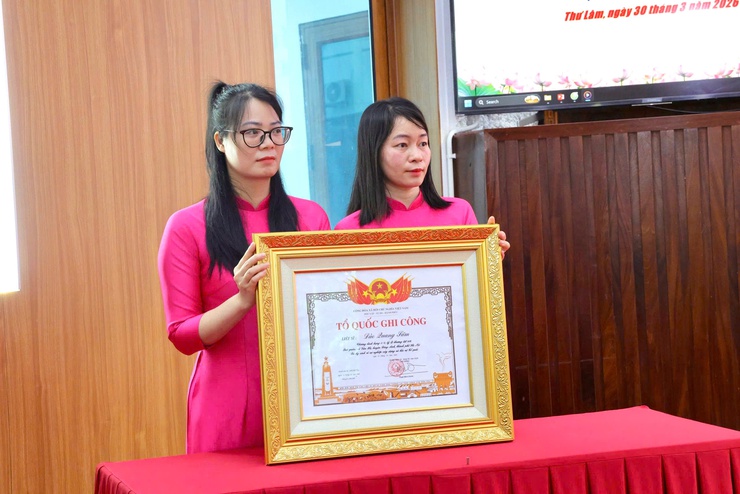 XÃ THƯ LÂM TỔ CHỨC LỄ CÔNG BỐ QUYẾT ĐỊNH VÀ TRAO BẰNG “TỔ QUỐC GHI CÔNG” ĐỐI VỚI LIỆT SĨ ĐÀO QUANG SÂM- Ảnh 5.