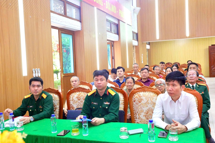 XÃ THƯ LÂM TỔ CHỨC LỄ CÔNG BỐ QUYẾT ĐỊNH VÀ TRAO BẰNG “TỔ QUỐC GHI CÔNG” ĐỐI VỚI LIỆT SĨ ĐÀO QUANG SÂM- Ảnh 4.