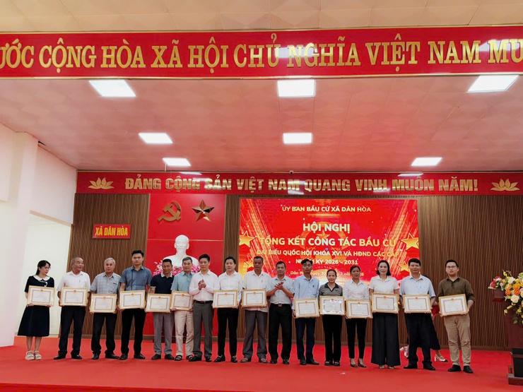 DÂN HOÀ TỔNG KẾT CÔNG TÁC BẦU CỬ, KHEN THƯỞNG 105 TẬP THỂ, CÁ NHÂN- Ảnh 5.