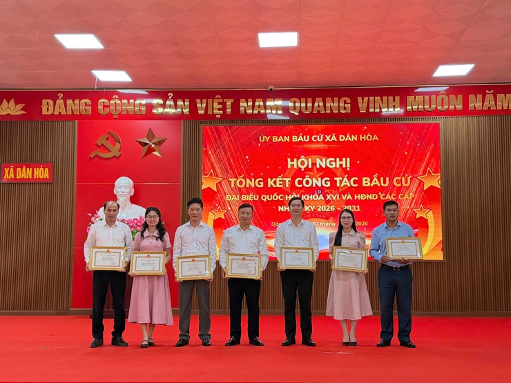 DÂN HOÀ TỔNG KẾT CÔNG TÁC BẦU CỬ, KHEN THƯỞNG 105 TẬP THỂ, CÁ NHÂN- Ảnh 2.