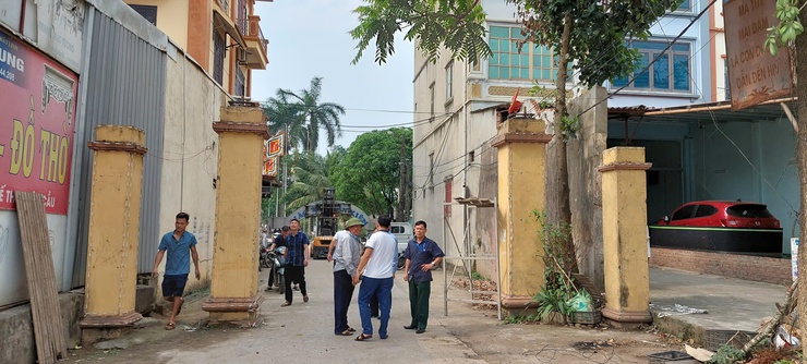 Thôn Yên Kiện Đồi chủ động tháo dỡ cổng Giáo xứ Yên Kiện phục vụ giải phóng mặt bằng Dự án cải tạo, nâng cấp Quốc lộ 6 đoạn Ba La – Xuân Mai- Ảnh 2.
