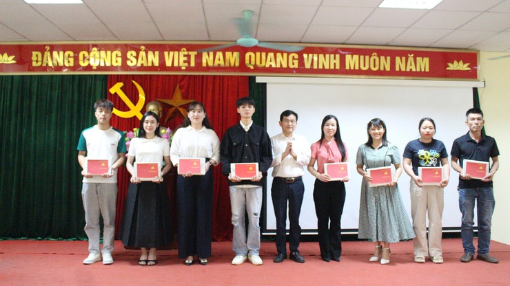 Trung tâm Chính trị phường Chương Mỹ bế giảng lớp bồi dưỡng lý luận chính trị cho đảng viên mới khóa I năm 2026- Ảnh 4.