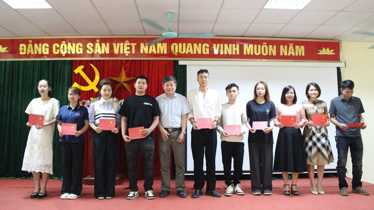 Trung tâm Chính trị phường Chương Mỹ bế giảng lớp bồi dưỡng lý luận chính trị cho đảng viên mới khóa I năm 2026- Ảnh 6.